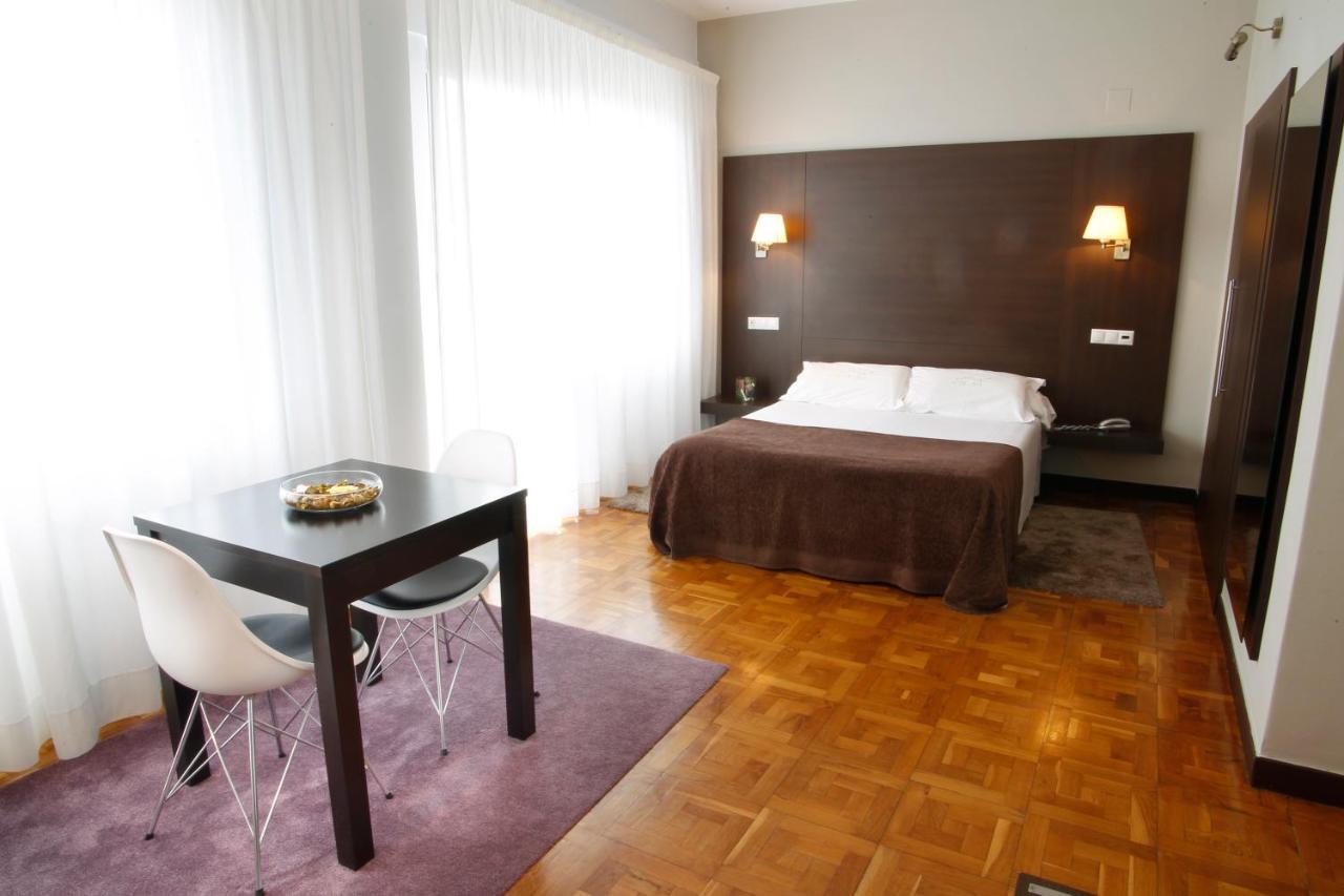Hotel Mendez Nunez ลูโก ภายนอก รูปภาพ