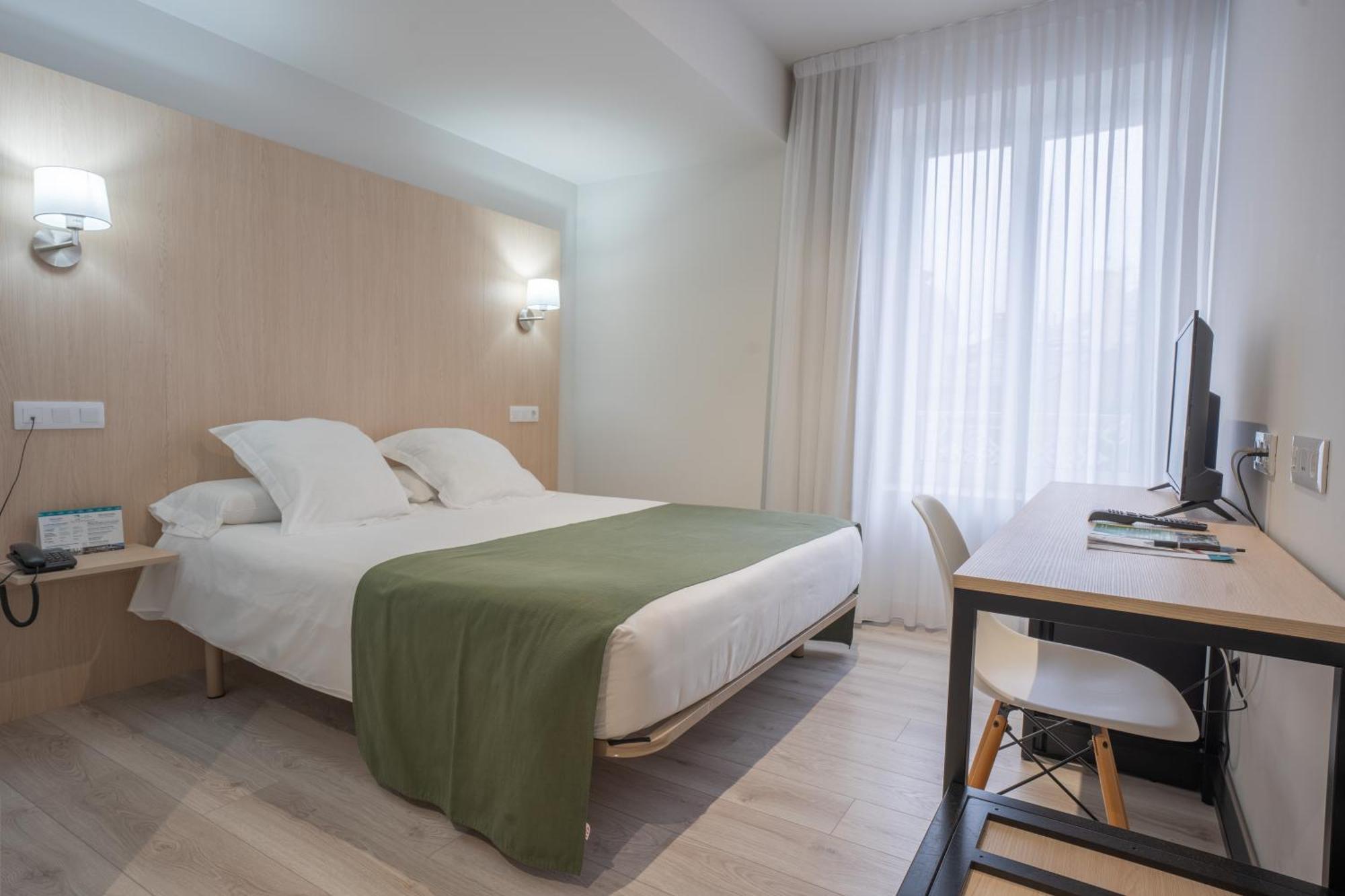 Hotel Mendez Nunez ลูโก ภายนอก รูปภาพ