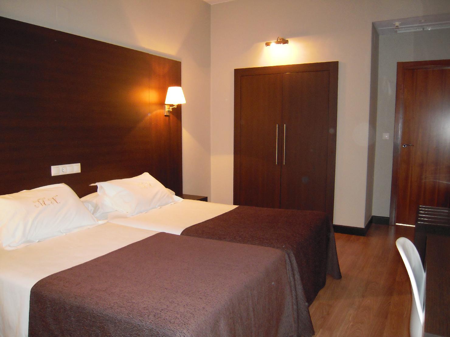 Hotel Mendez Nunez ลูโก ภายนอก รูปภาพ
